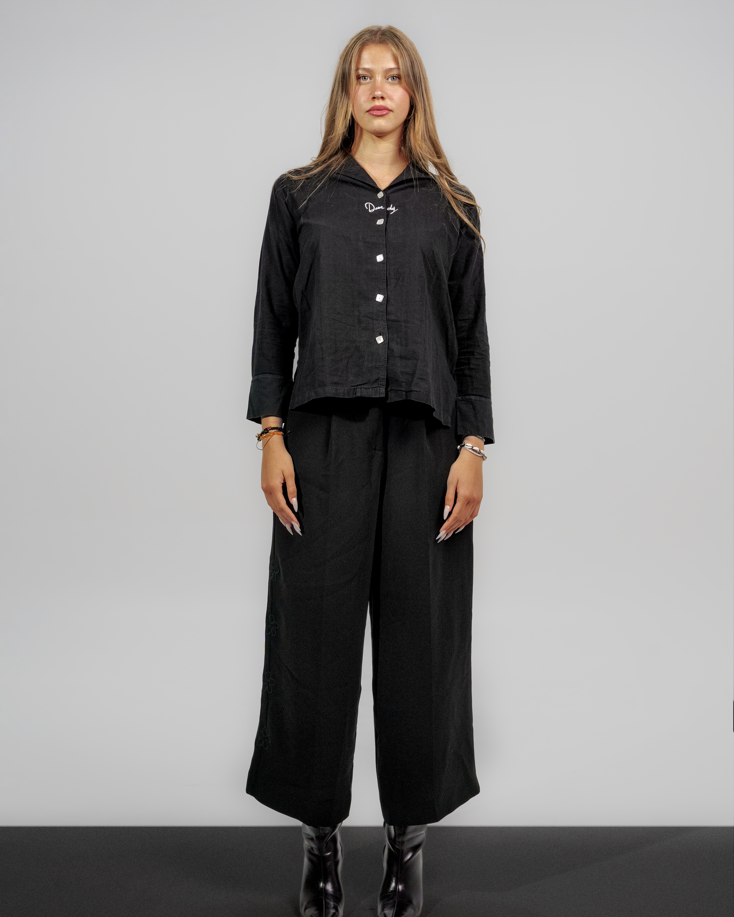 LA CHEMISE NOIRE