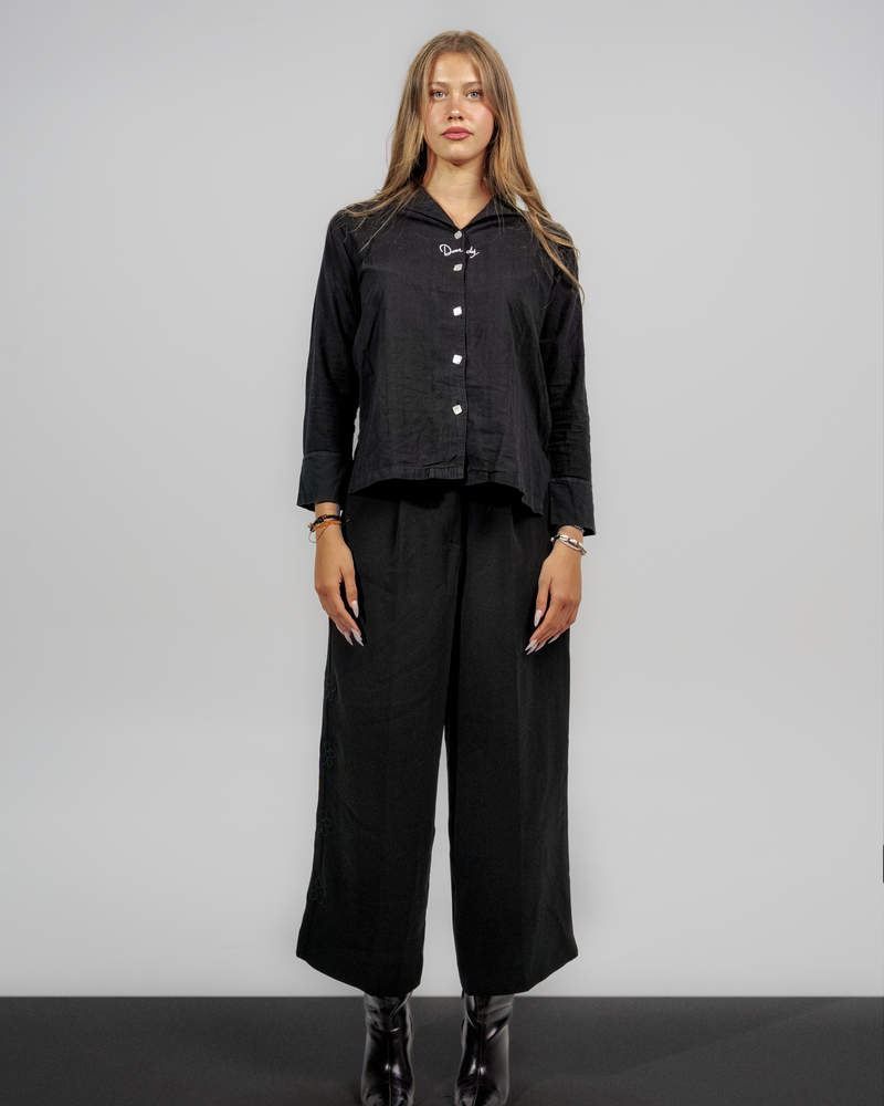 LA CHEMISE NOIRE